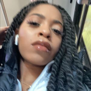 Meet your Posher, Afton